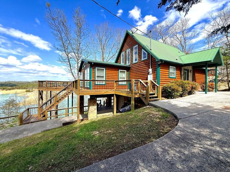 Incredible mountain views! Modern retreat on 2 acres in Tennessee. $525,000.