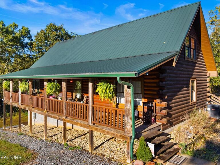 Check out those vaulted ceilings!! 25 breathtaking pasture acres in Tennessee. $939,900.