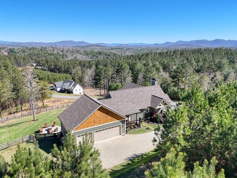 Check out the ceilings!! Gorgeous mountain views on over an acre in Georgia. $989,000.
