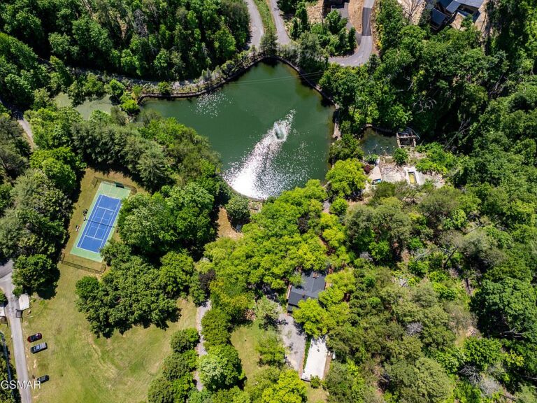 Check out the private lakes!! 25 sprawling acres in Tennessee. $1,890,000.