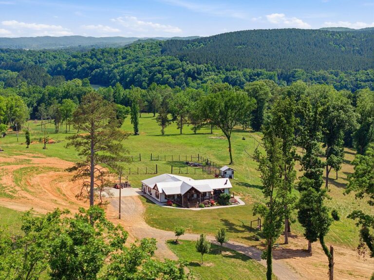 Beautiful homestead setting! 10 acres in Tennessee. $775,000.