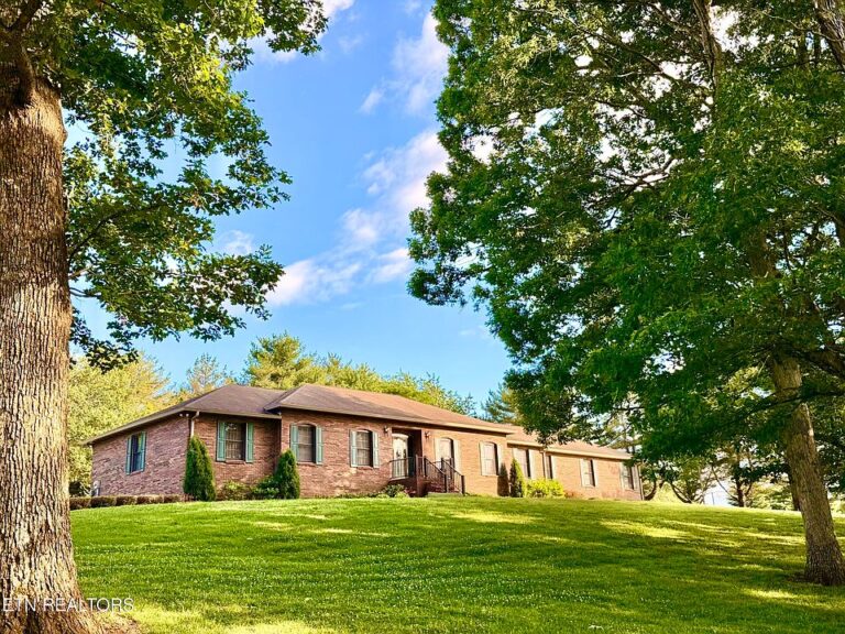 Check out the workshop! Nearly 7 acres in Tennessee. $1,200,000.