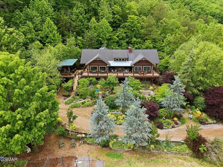 Check out the ceilings!! 47 panoramic mountain acres in Tennessee. $1,999,000.