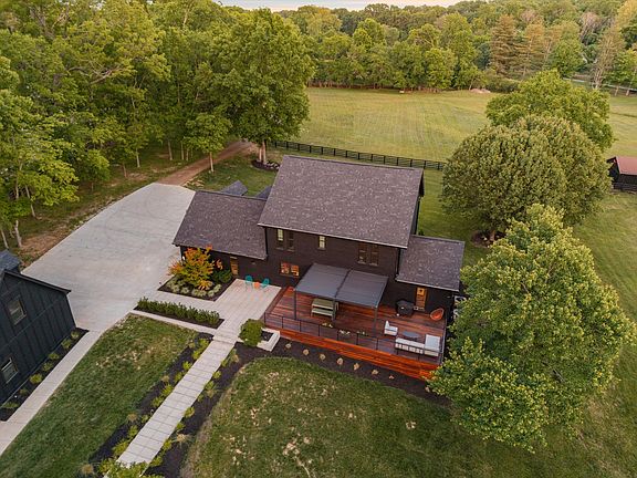Modern farmhouse on 10 acres! Stunning white oak floors in Tennessee. $3,499,000.