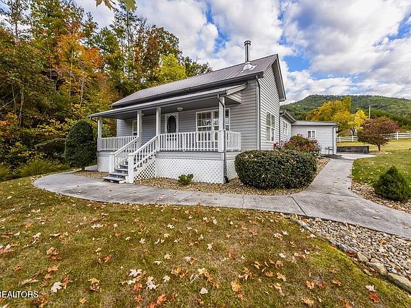 Breathtaking views and 75 scenic acres! C. 1915 in Tennessee. $2,500,000.