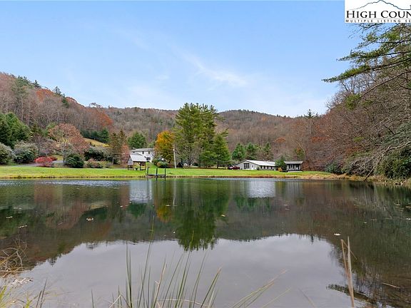 Unmatched mountain views! Over 265 acres in North Carolina. $1,600,000.