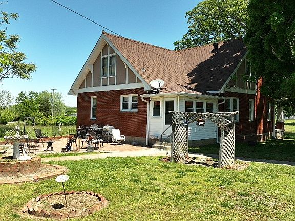 Pretty brick character and two ponds! Over 25 rolling acres in Tennessee. $1,500,000.