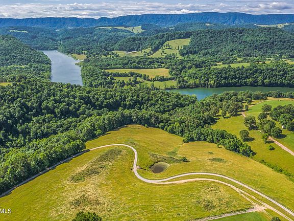 Check out that garage and workshop!! Two homes on 630 acres in Tennessee. $4,860,000.