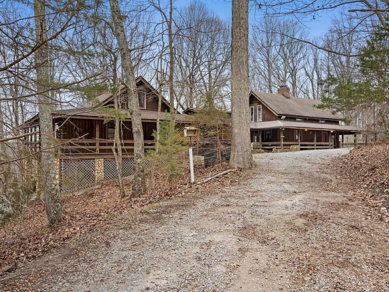 Beautiful log details! Great guest suite! C. 1910 in Tennessee. $2,980,000.