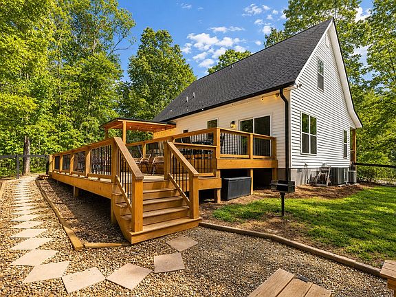 Storybook charm and 6 private acres! Custom cottage in Tennessee. $649,000.