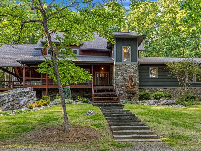 Check out the mountain views!! 4 bedrooms and a guest apartment in Tennessee. $1,200,000.