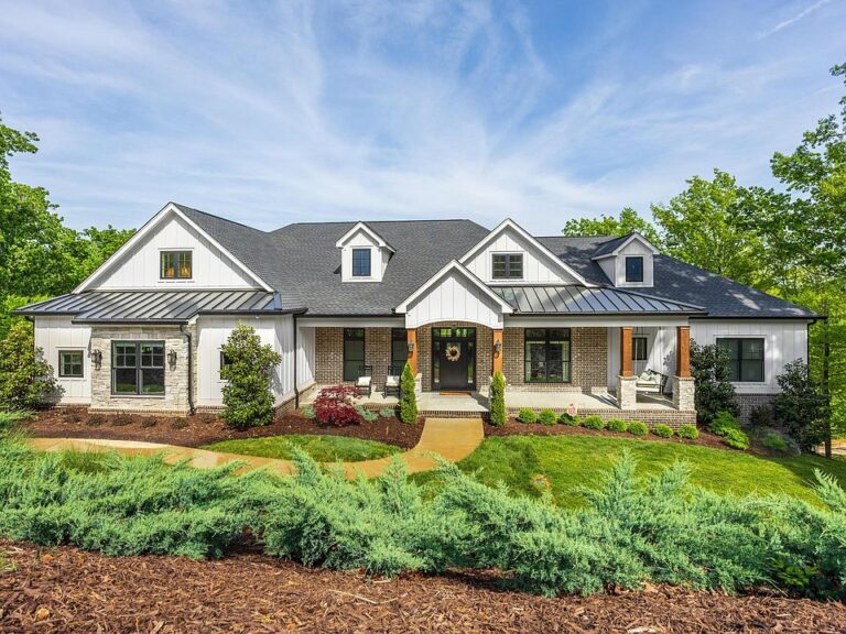 Custom 2023 Mountain Estate with Panoramic Views in Ooltewah, TN!