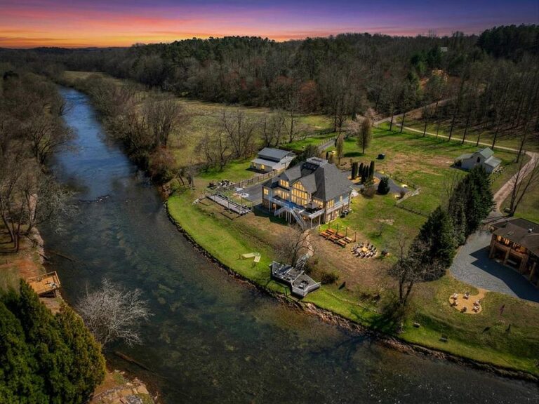 Ultimate North Georgia Mountain Retreat: 2.7 Acres of Pure Waterfront Luxury!