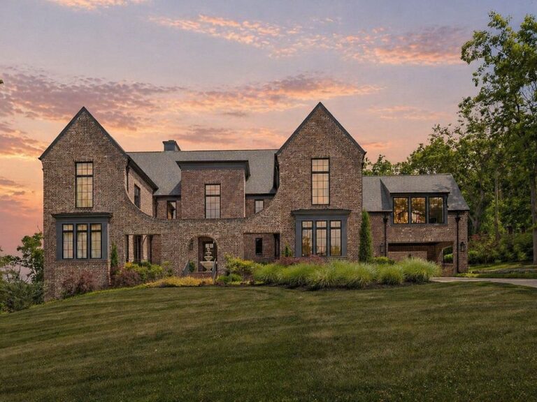 Luxury Living in Nashville: 5 Bed, 7 Bath Architectural Masterpiece