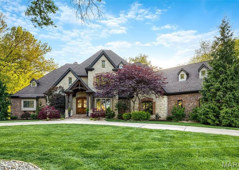 Step Inside the Ultimate $2.99M Dream Estate in Saint Louis
