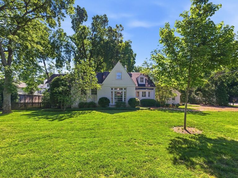 Classic Belle Meade Charm Meets Modern Luxury in Nashville | 200 Brookfield Ave