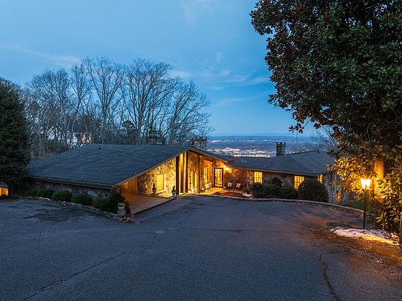 “5 Fireplaces, 5+ Acres, & Panoramic Views: Inside Lookout Mountain’s Premier Mid-Century Brow Home”