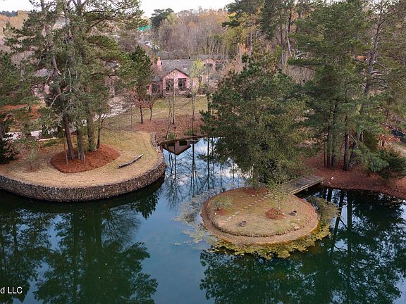 Gated 4.3-Acre Luxury Oasis in the Heart of Jackson
