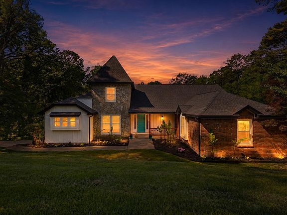 Your Own Private Oasis: 6-Bed Renovated Harbor Heights Residence on 2.35 Acres.