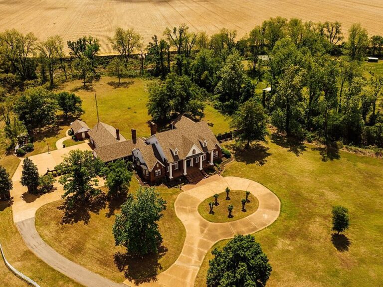 Stunning woodwork and grand staircases! 50 luxury acres in Arkansas. $3,000,000.