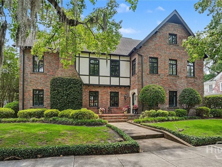 Gorgeous hardwood floors! C. 1925 in Georgia. $1,650,000.