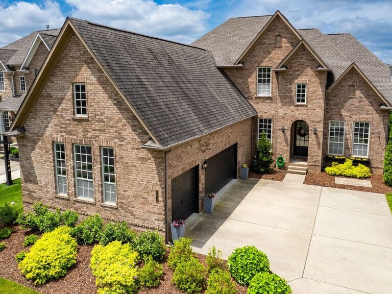 Check out the putting green!! High-end finishes in Tennessee. $1,115,000.